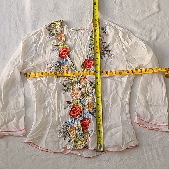 Johnny Was White Blouse Floral Embroidery XS Rayon Long Sleeve FLAW flowy Boho - Picture 2 of 10